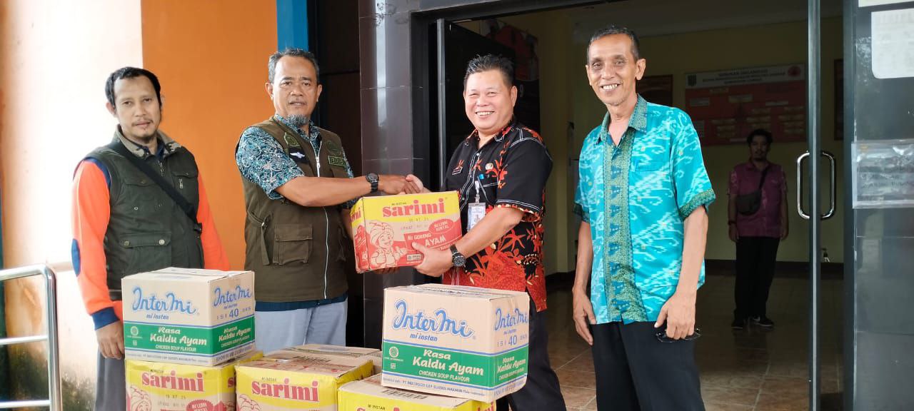 RSUD Sambas Serahkan Bantuan Bencana untuk Masyarakat Terdampak