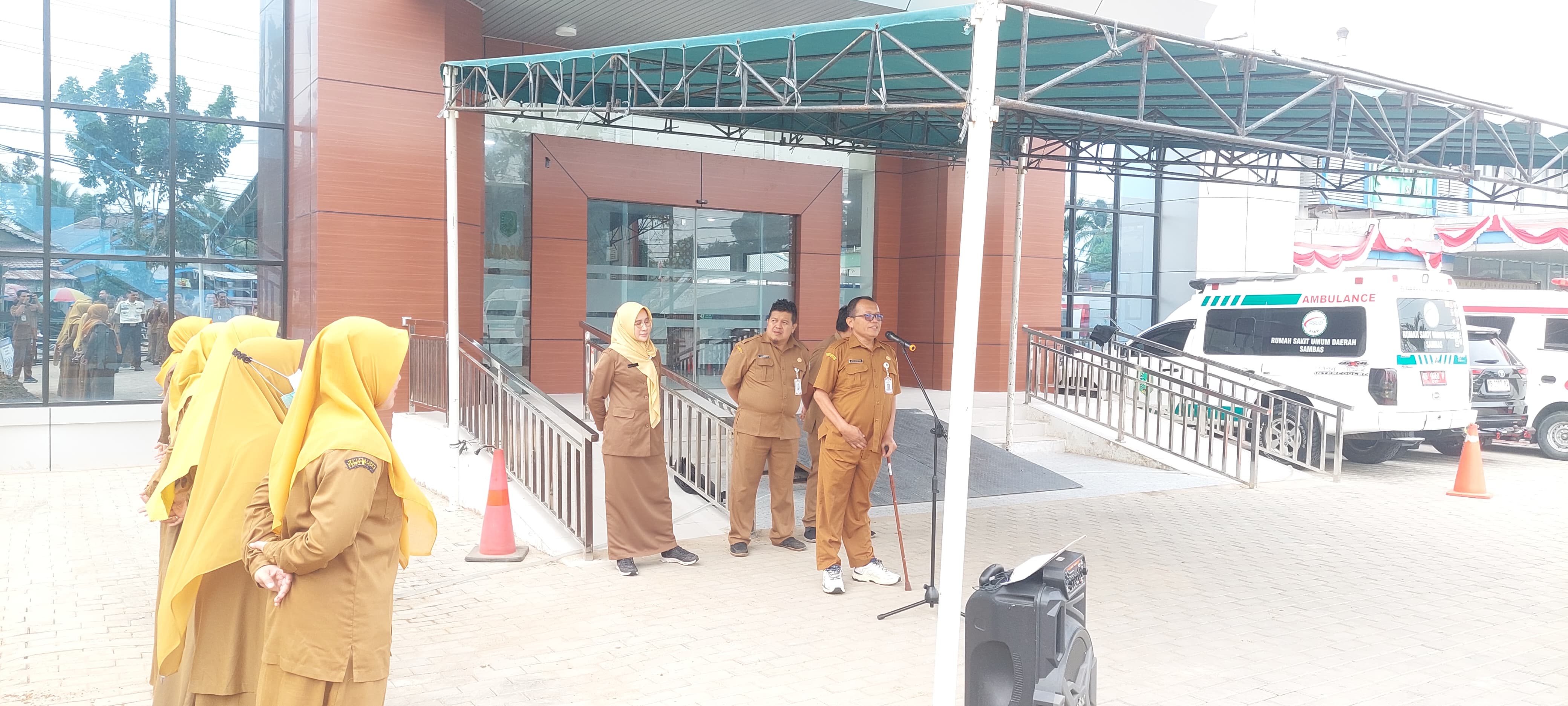 Apel Pagi RSUD Sambas : 27 Juli 2026 - Menjadi Momen Perpisahan Kabid.  Penunjang dan Sarana Pelayanan Kesehatan Bapak Sapto Suharyoko Jelang Purna Tugas